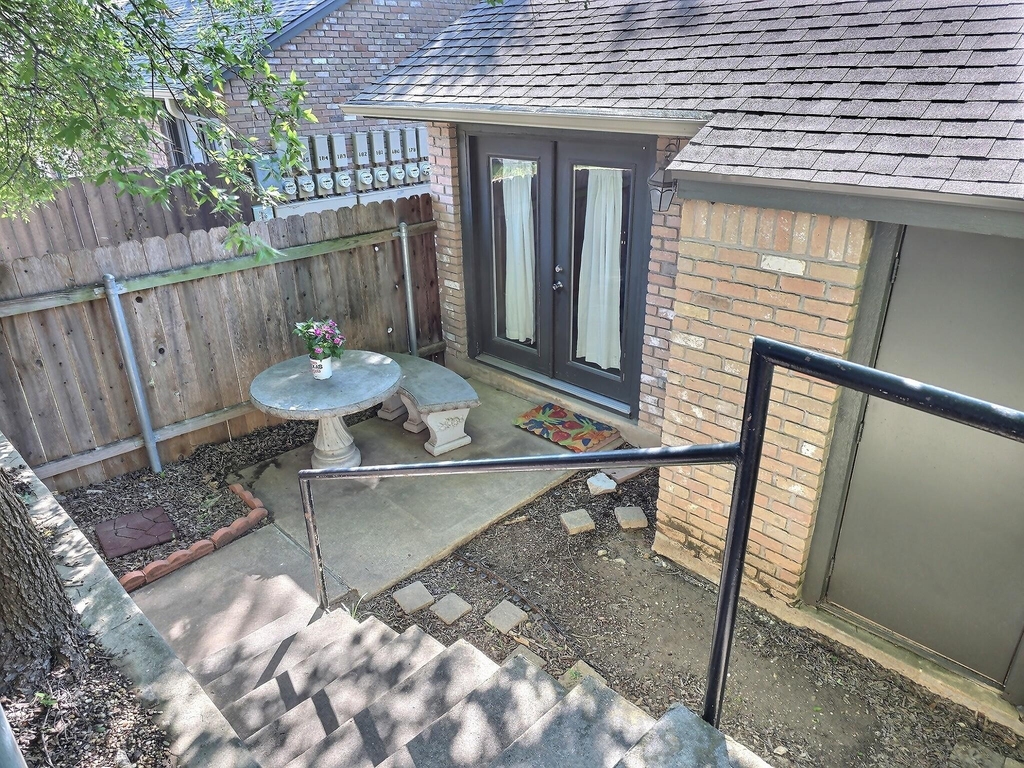 1015 E Yager Ln - Photo 10
