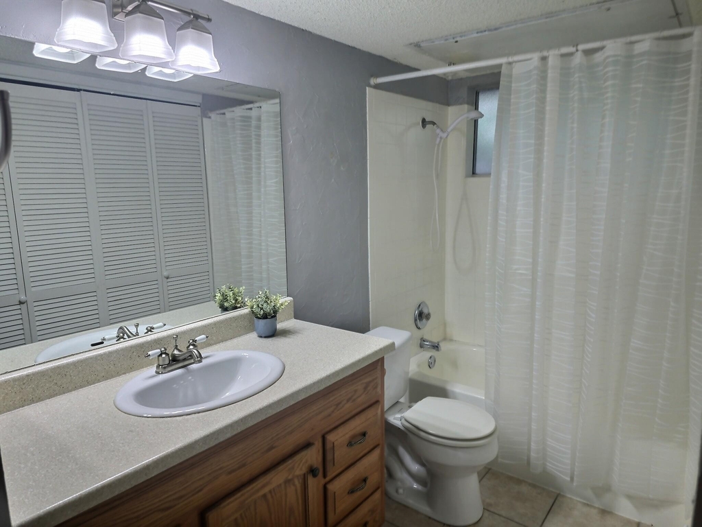 1015 E Yager Ln - Photo 8