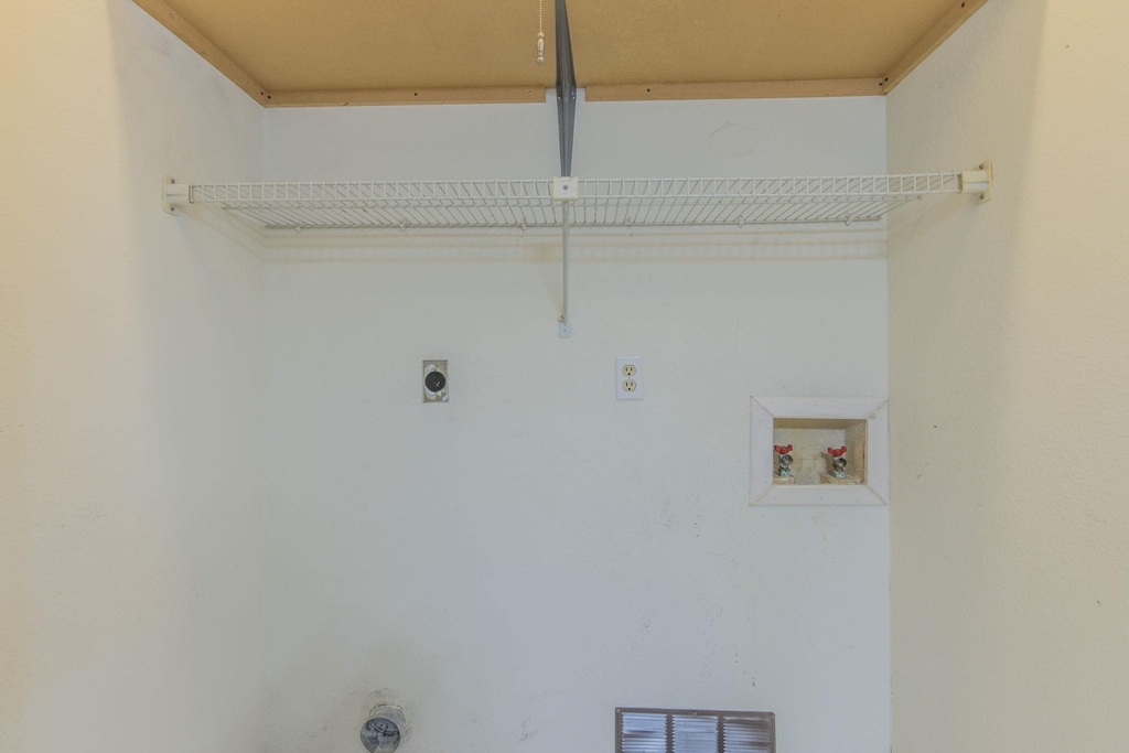 1015 E Yager Ln - Photo 19