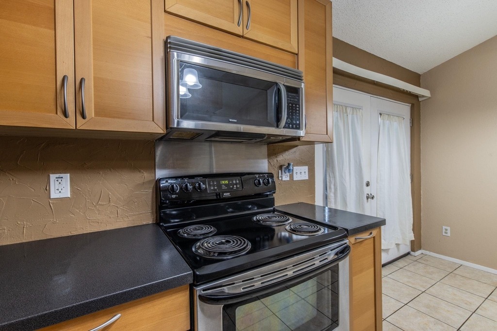 1015 E Yager Ln - Photo 6