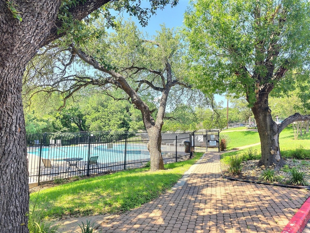 1015 E Yager Ln - Photo 11