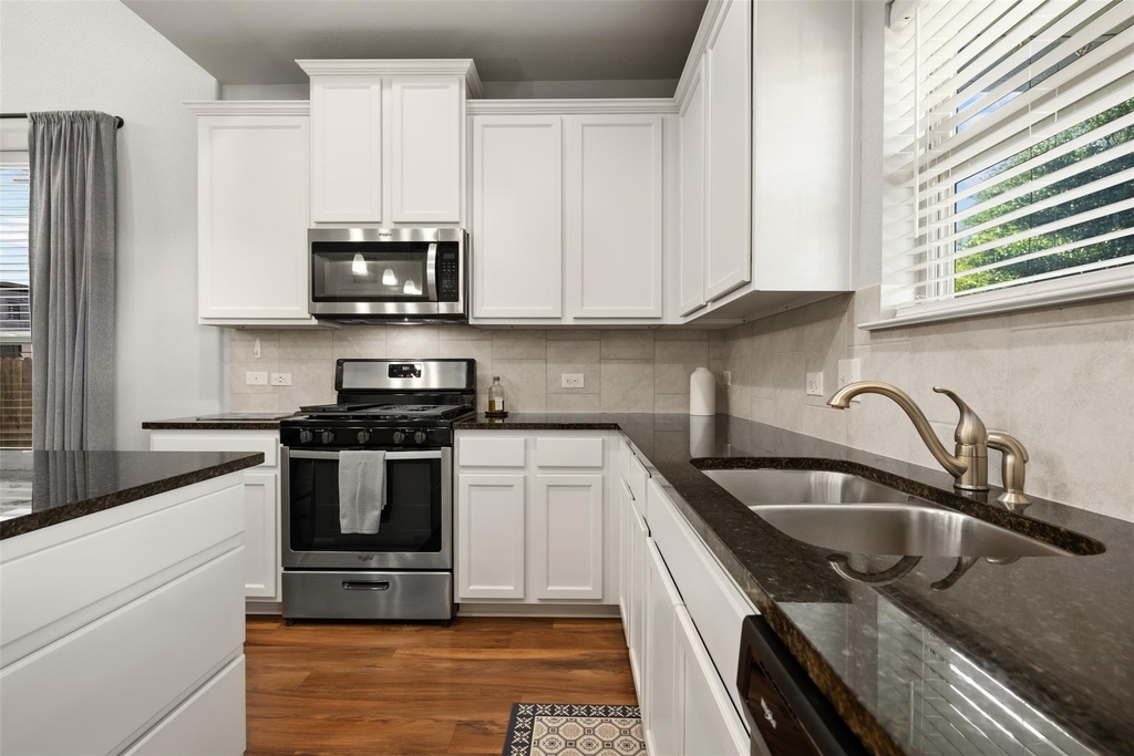 1404 Jenkins Bnd - Photo 16