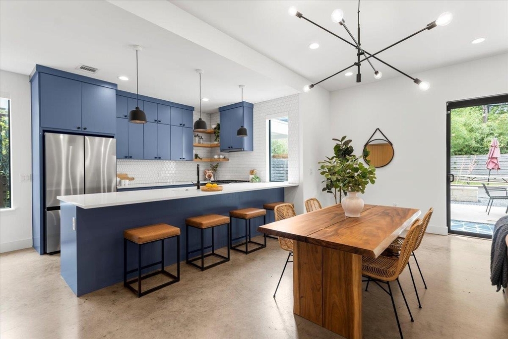 301 Woodward St - Photo 8