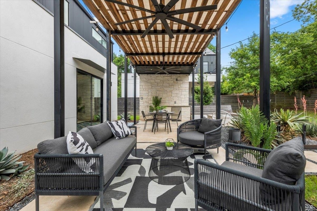 301 Woodward St - Photo 2