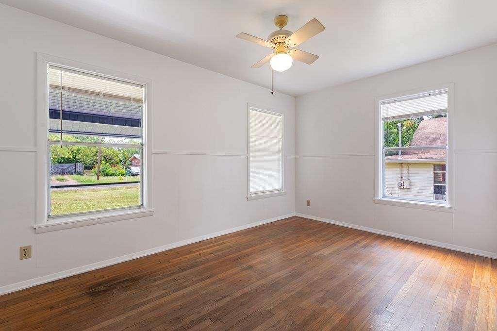 8908 Capitol Dr - Photo 8