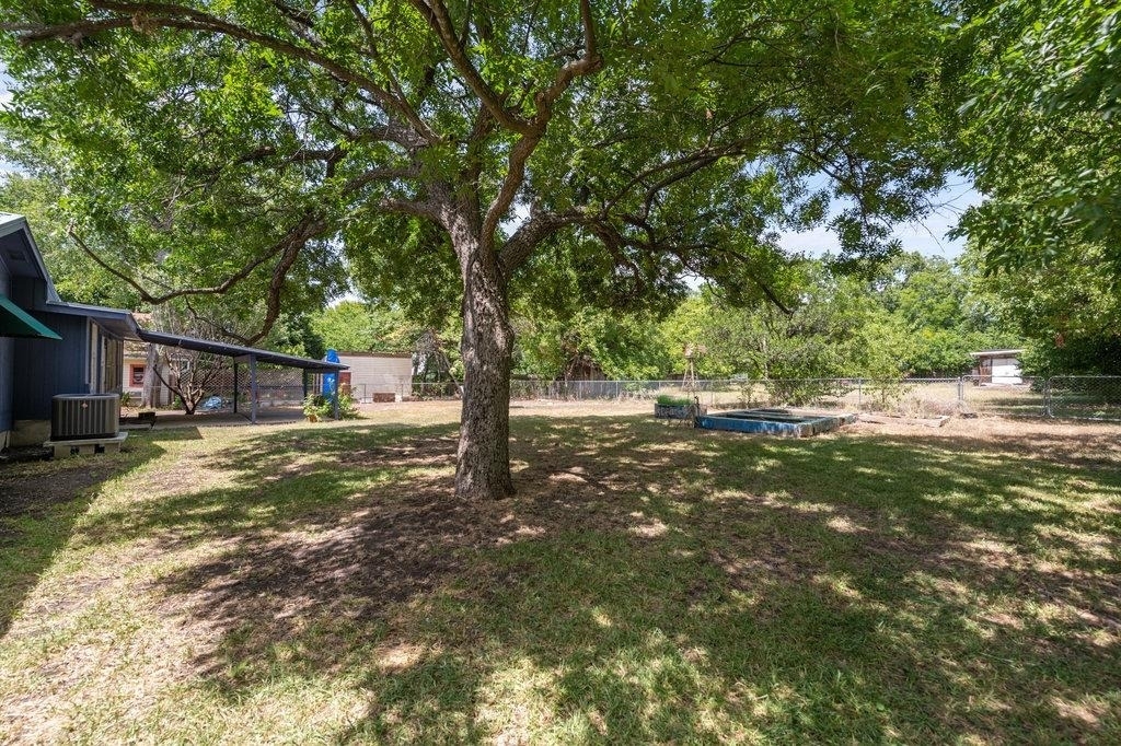 8908 Capitol Dr - Photo 16