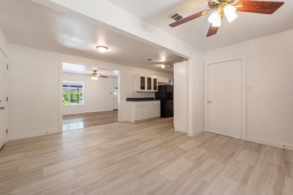 8908 Capitol Dr - Photo 4