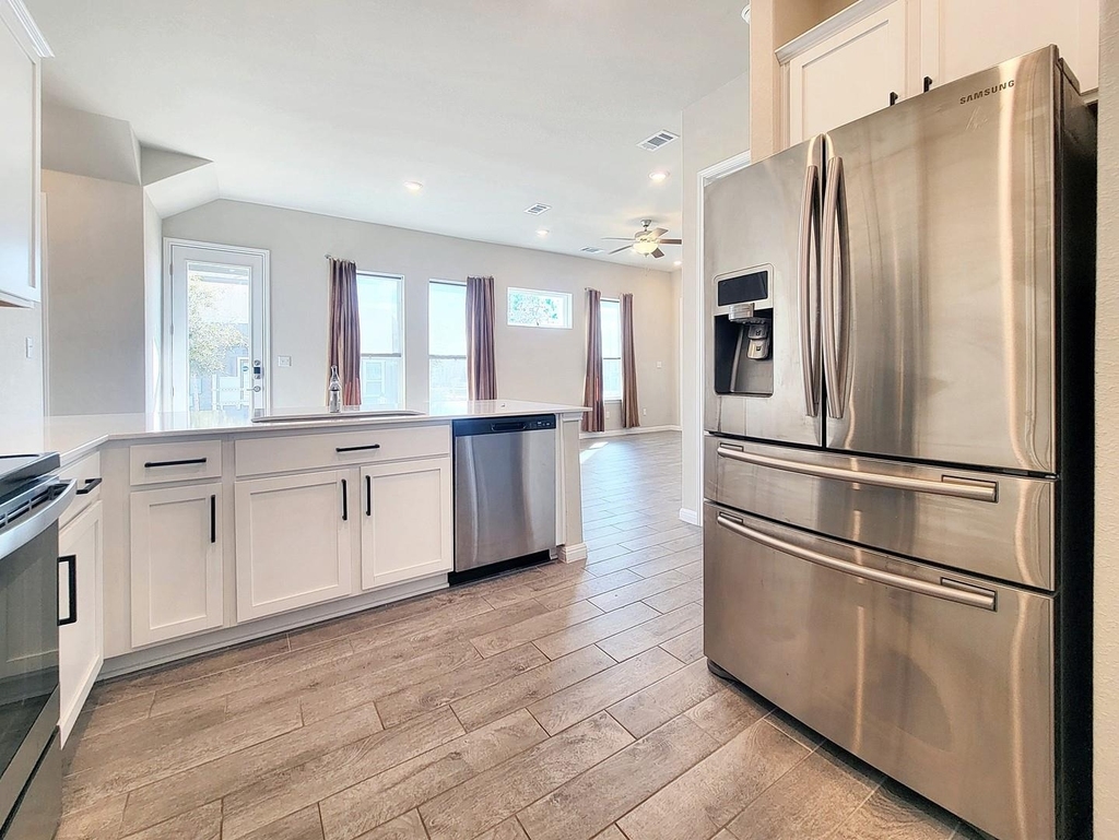 1015 Vista View Dr - Photo 5