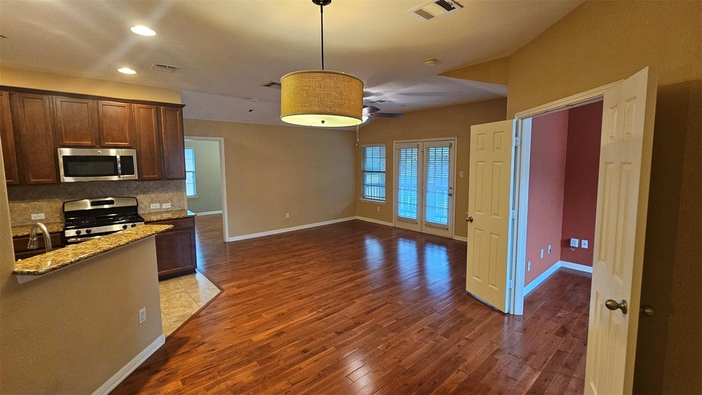 1310 W Parmer Ln - Photo 2