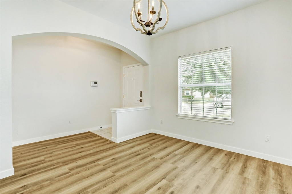128 Almquist St - Photo 3