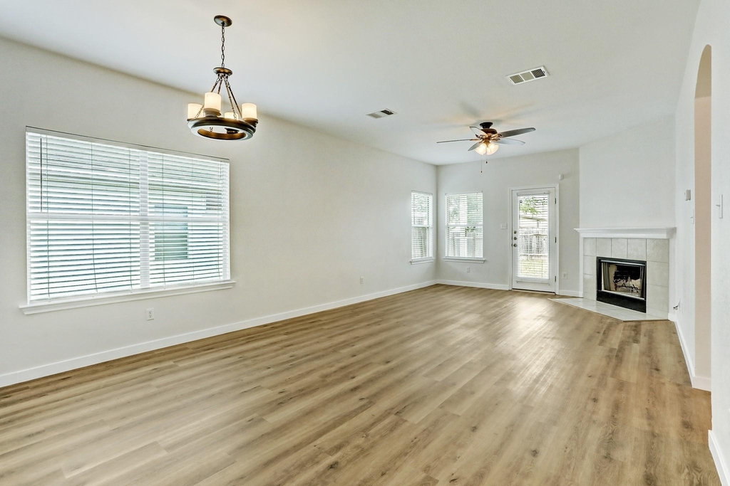 128 Almquist St - Photo 10