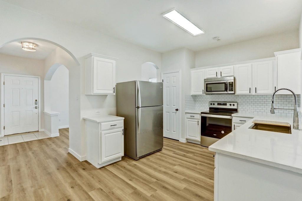 128 Almquist St - Photo 7