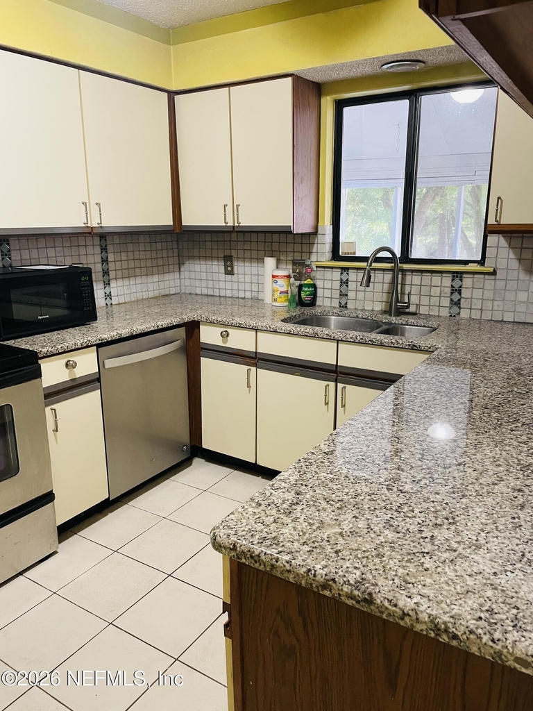 2202 Wood Hill Place - Photo 7