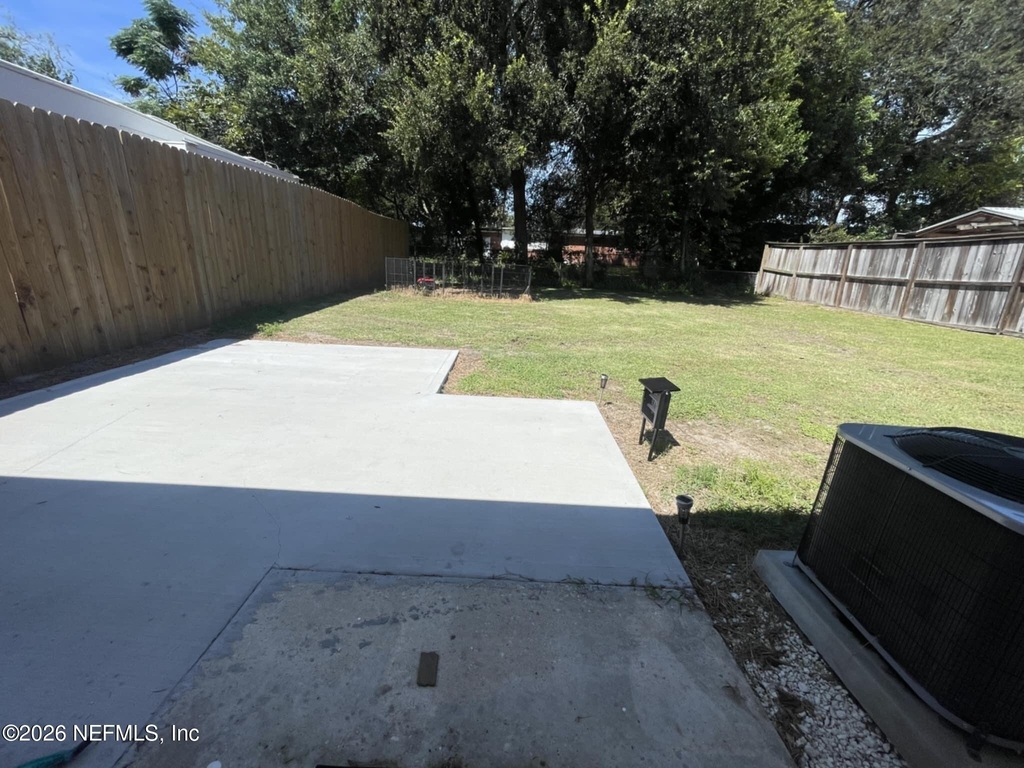 5949 Maple Leaf Drive - Photo 9