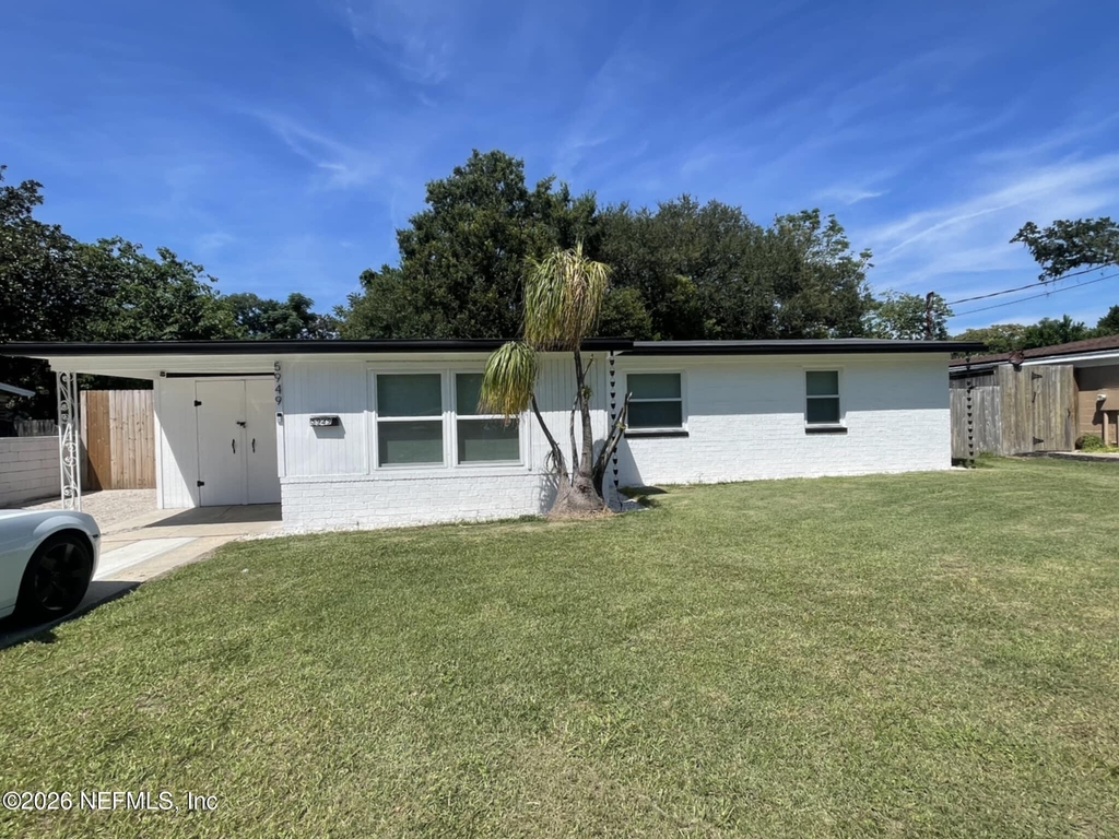 5949 Maple Leaf Drive - Photo 0