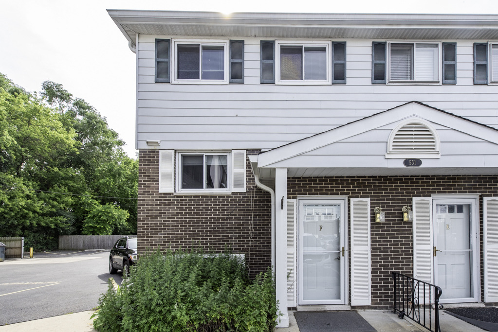 551 W Park Avenue - Photo 0