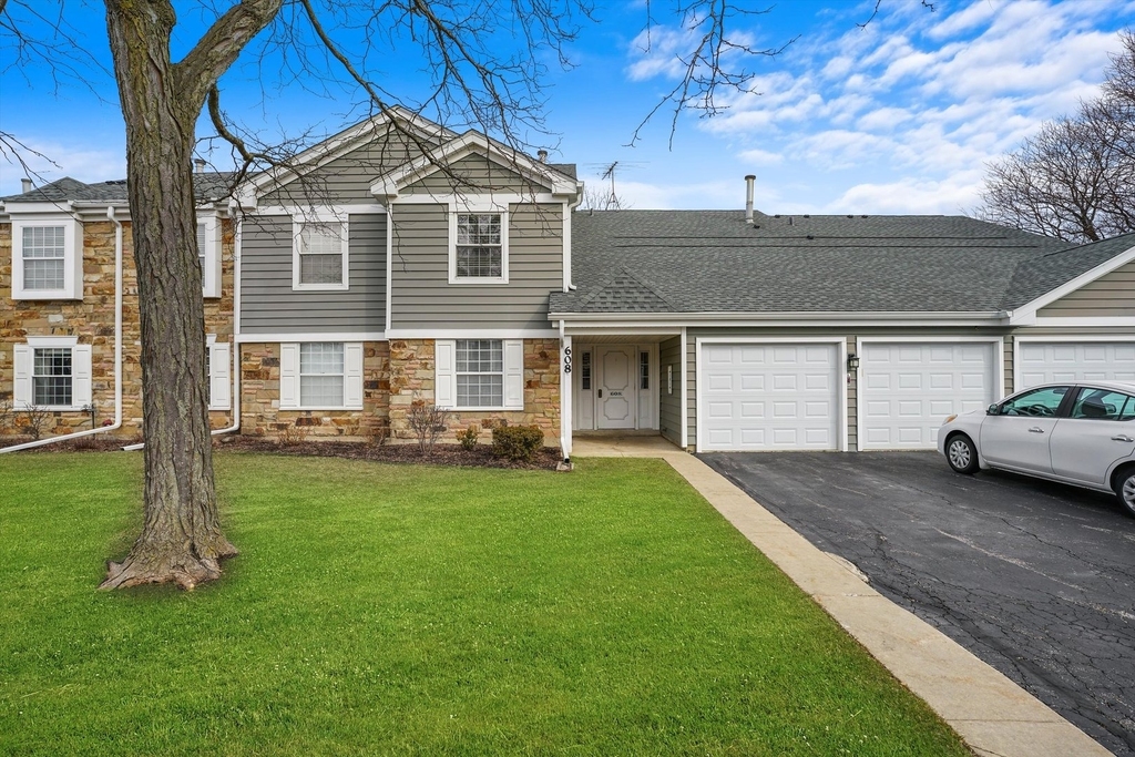 608 Hanover Court - Photo 0