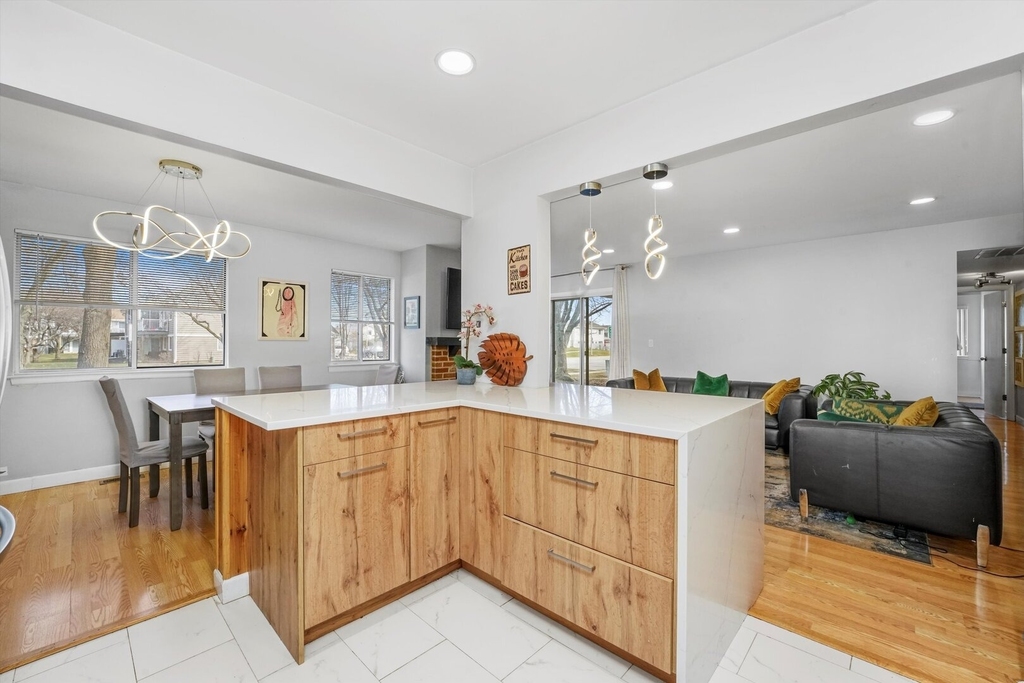 608 Hanover Court - Photo 10