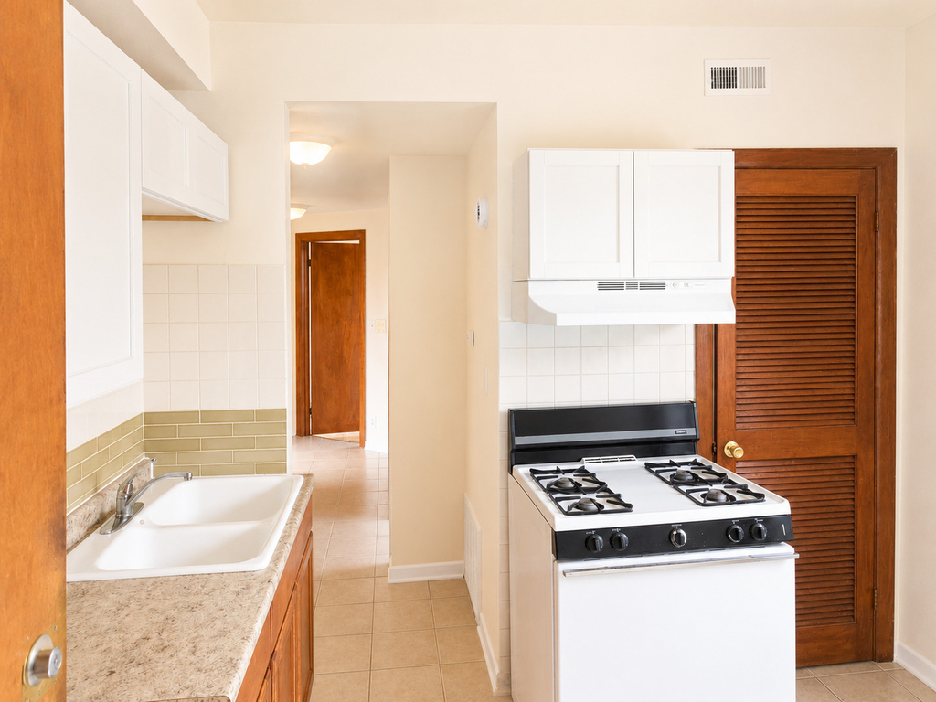 3560 W Cortland Street - Photo 2