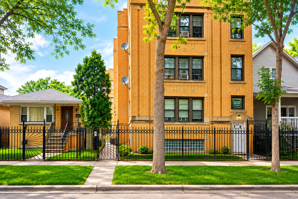 3560 W Cortland Street - Photo 0