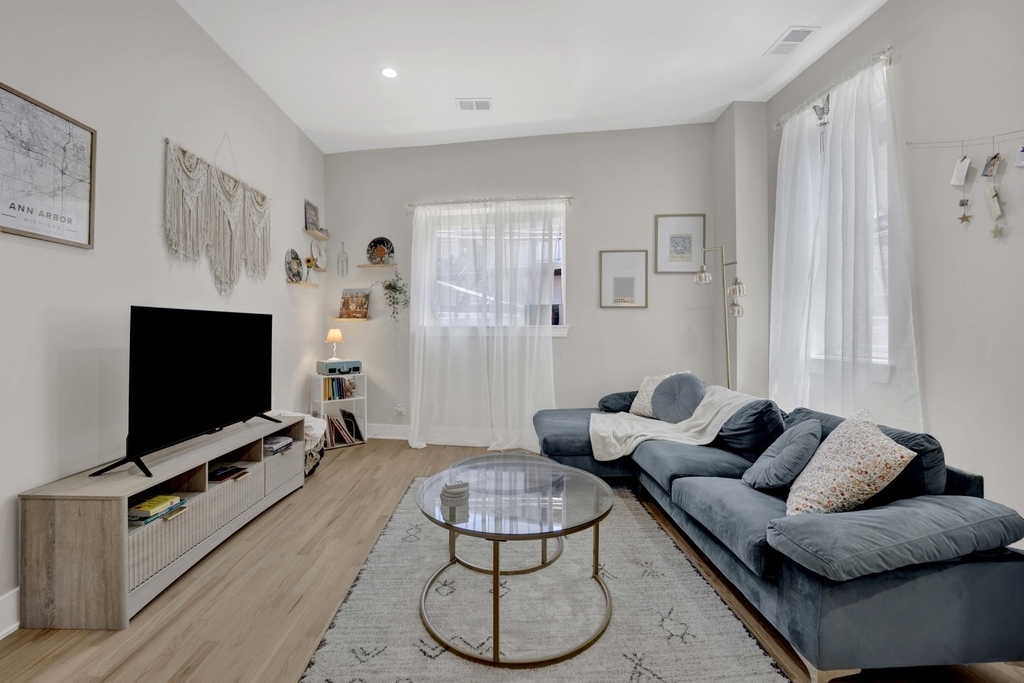 4437 N Broadway Street - Photo 4