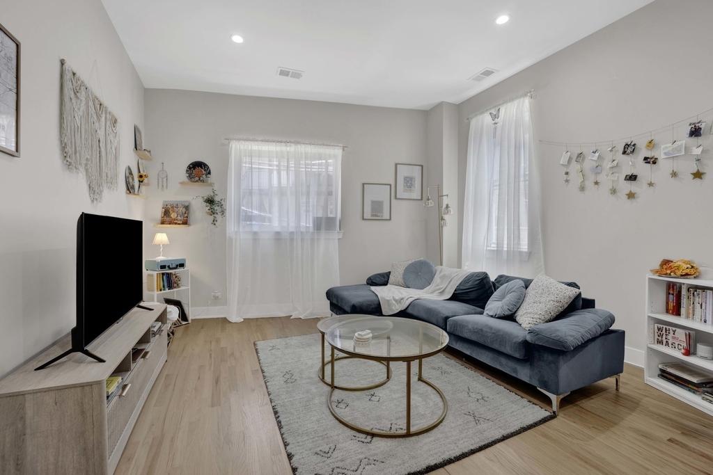 4437 N Broadway Street - Photo 3