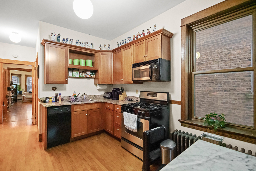 1336 W Cornelia Avenue - Photo 6