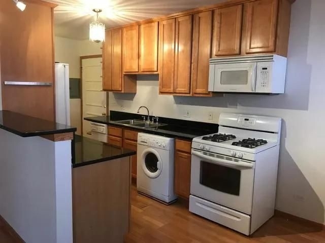 313 Elgin Avenue - Photo 4