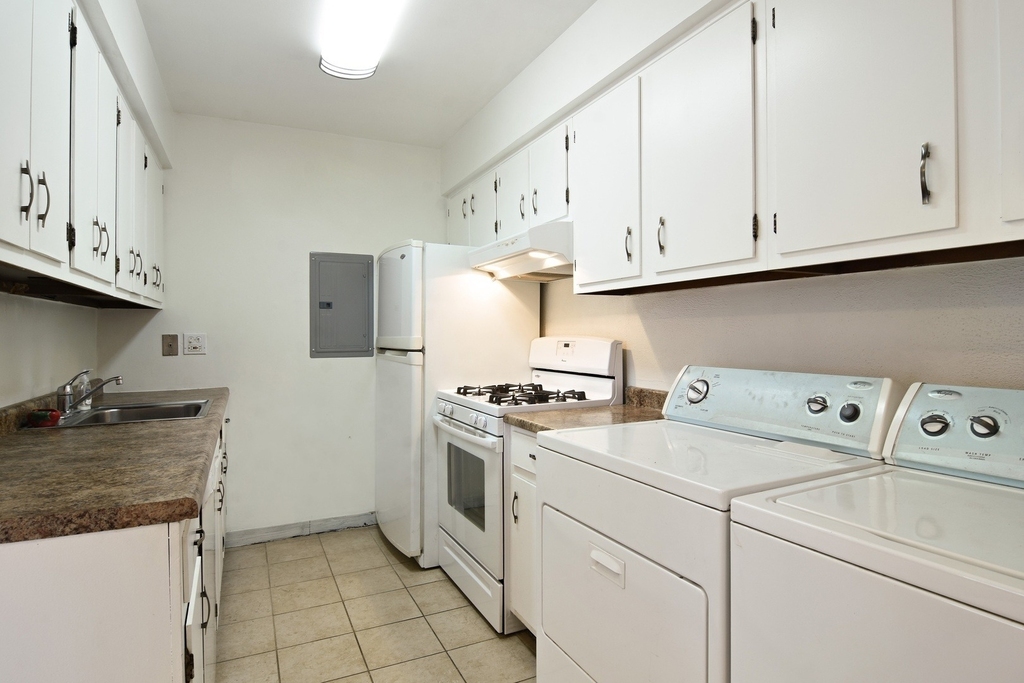 1436 Quaker Lane - Photo 3