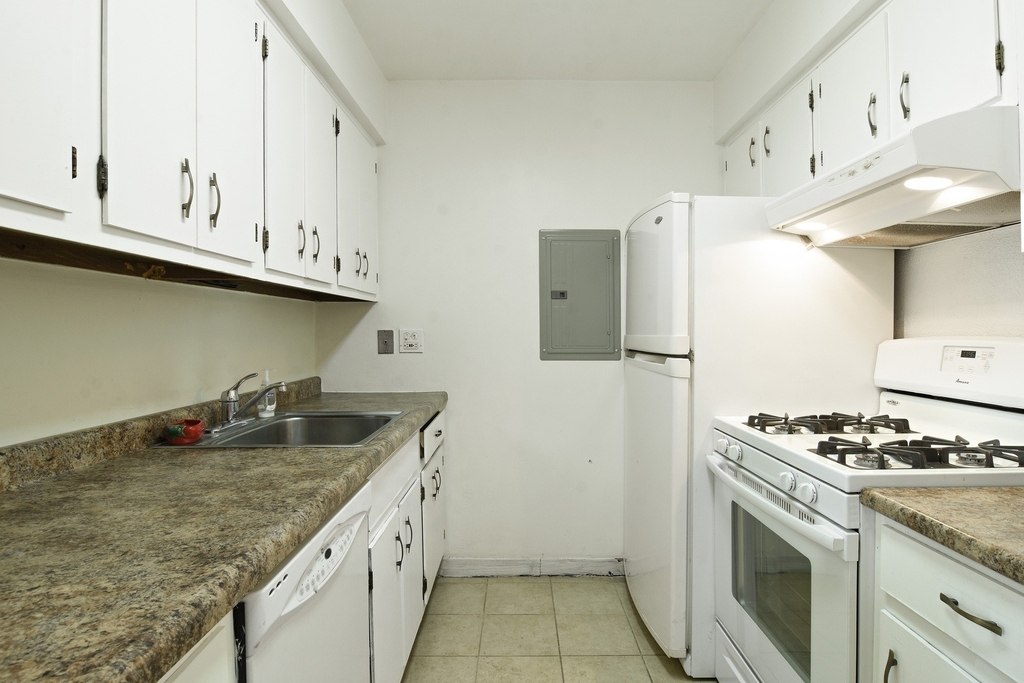 1436 Quaker Lane - Photo 4