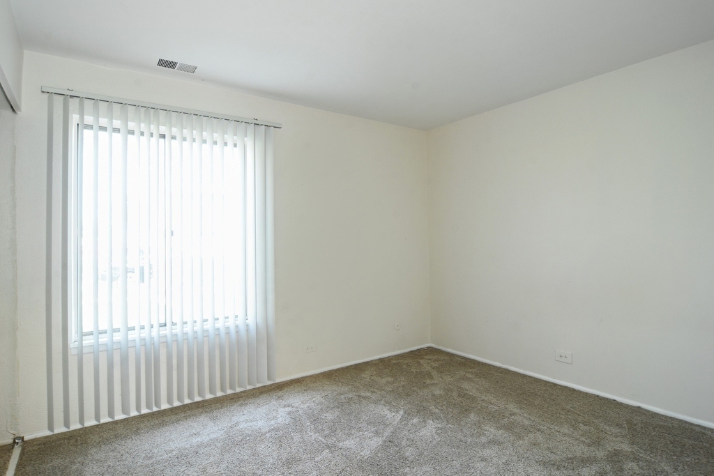 1436 Quaker Lane - Photo 7