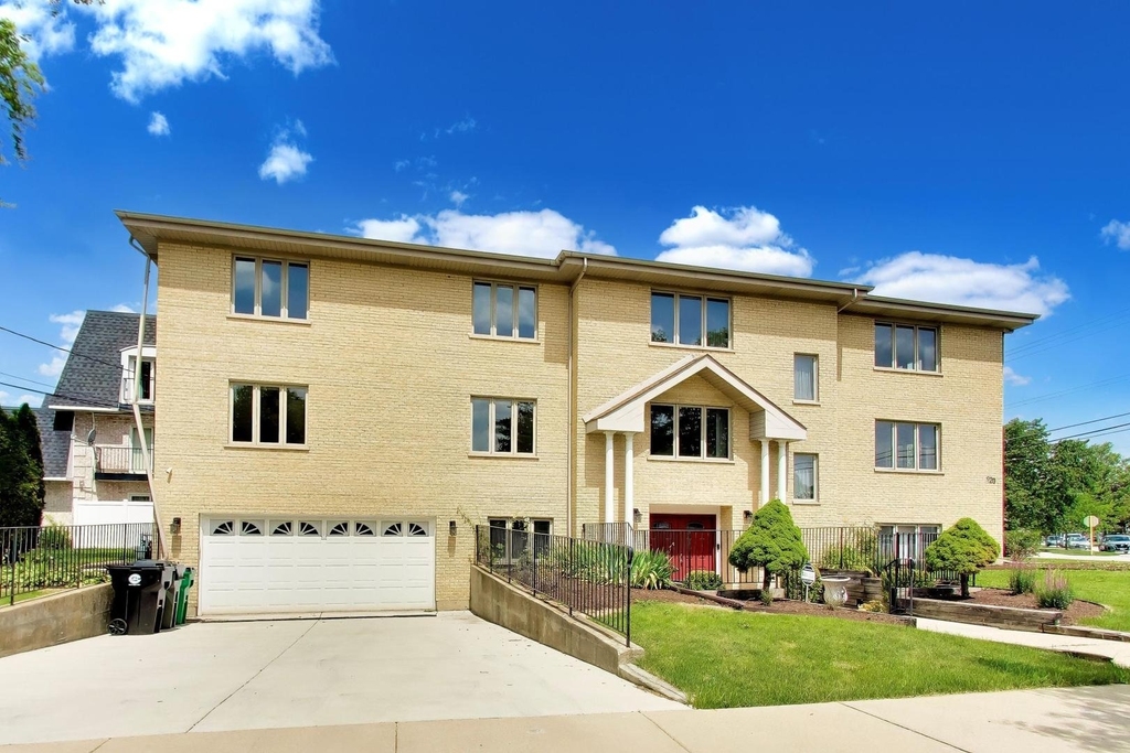 920 N Northwest Highway - Photo 2