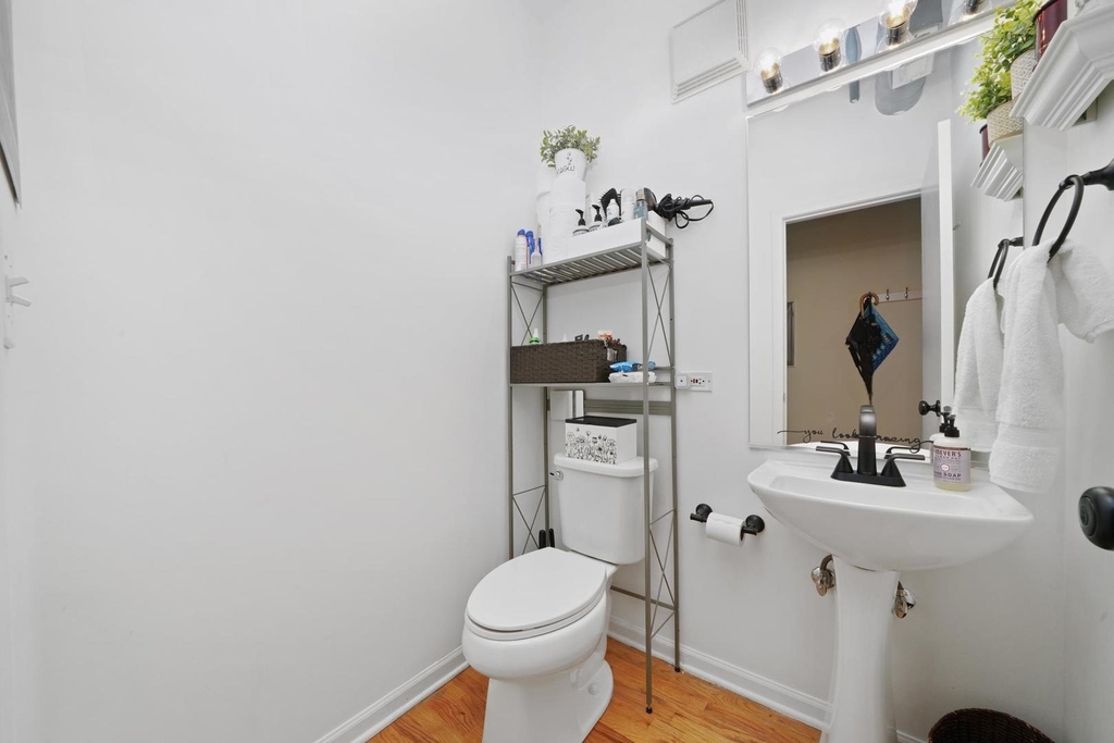 1834 Ridge Avenue - Photo 3