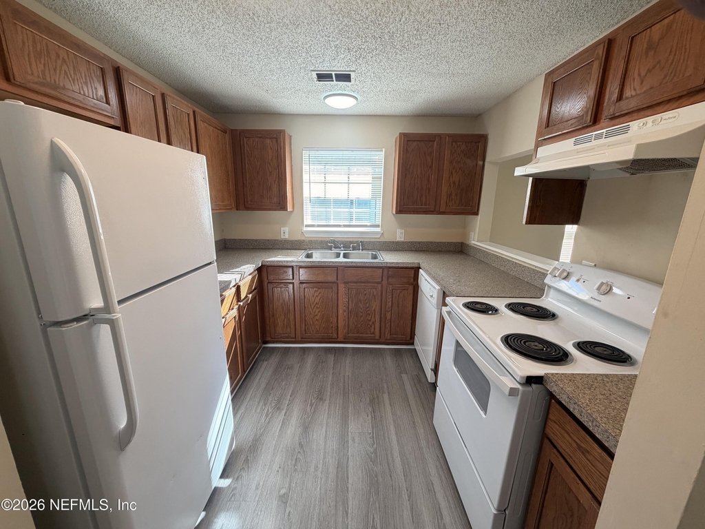747 Broxton Street - Photo 3