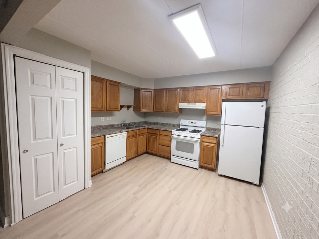 124 E Bailey Road - Photo 3