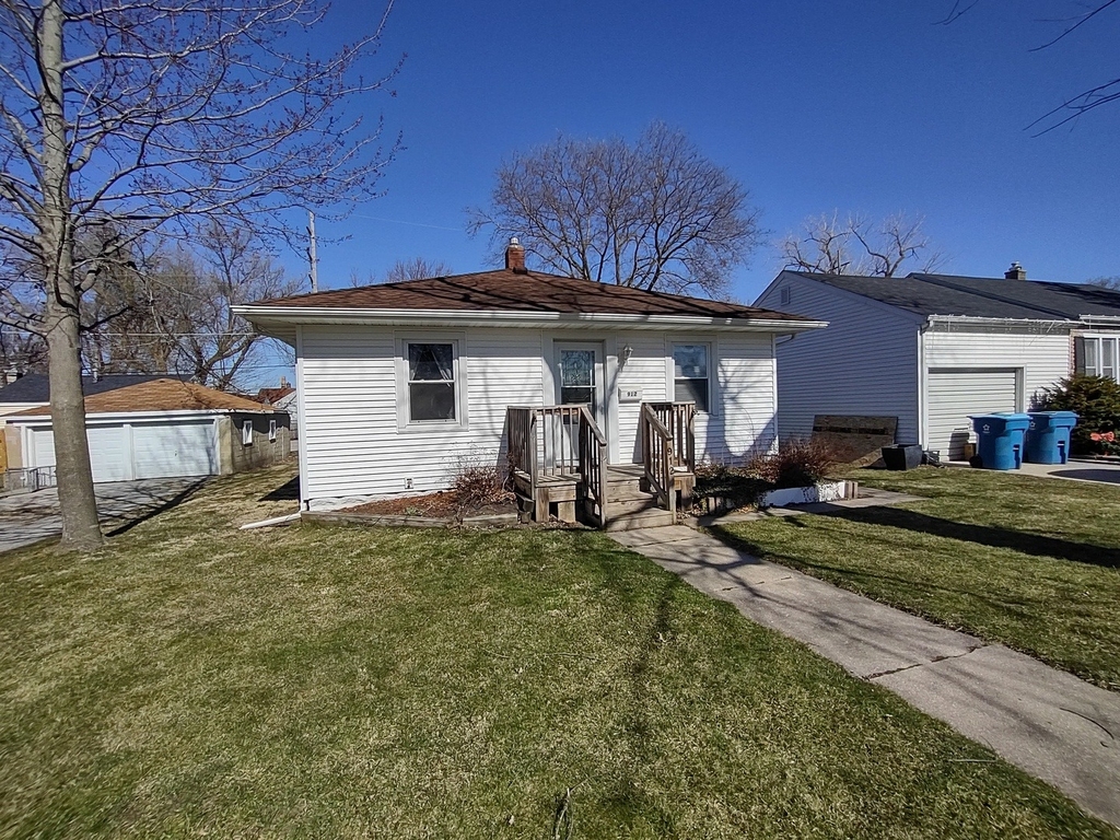 912 Douglas Street - Photo 1