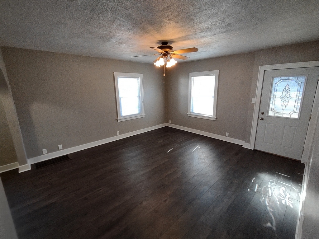 912 Douglas Street - Photo 2