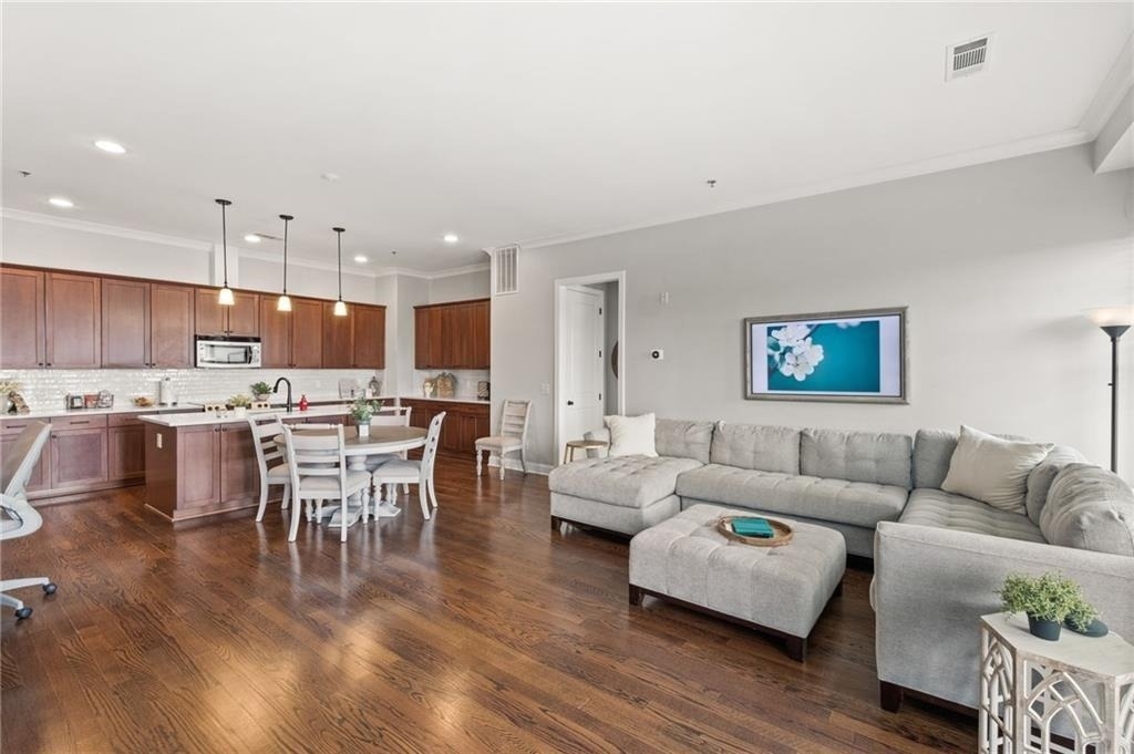 360 Chambers Street - Photo 8