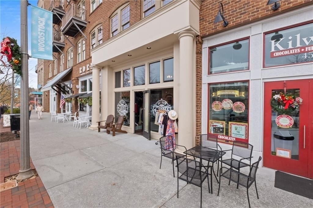 360 Chambers Street - Photo 1