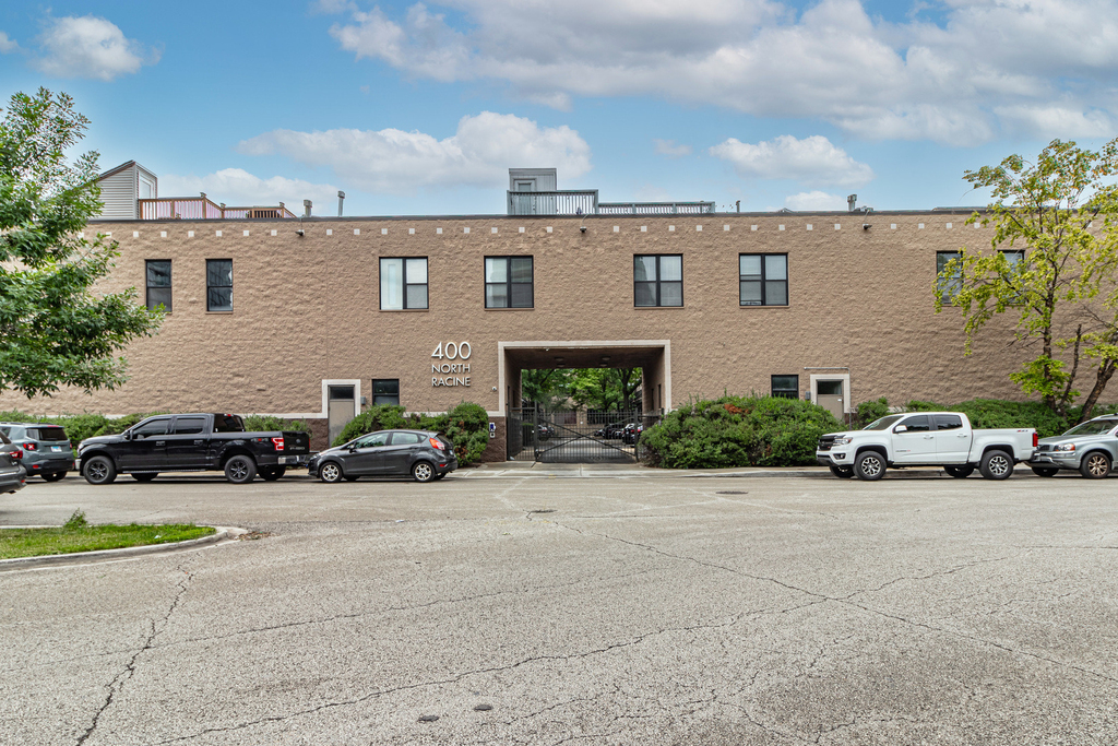 400 N Racine Avenue - Photo 0