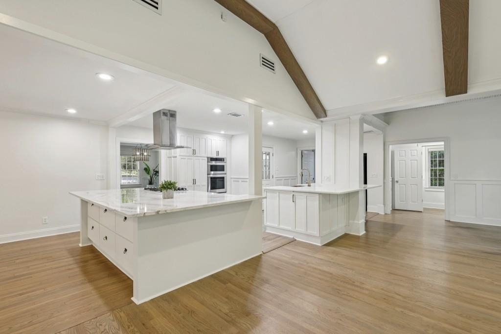 1905 Gainsborough Drive - Photo 2