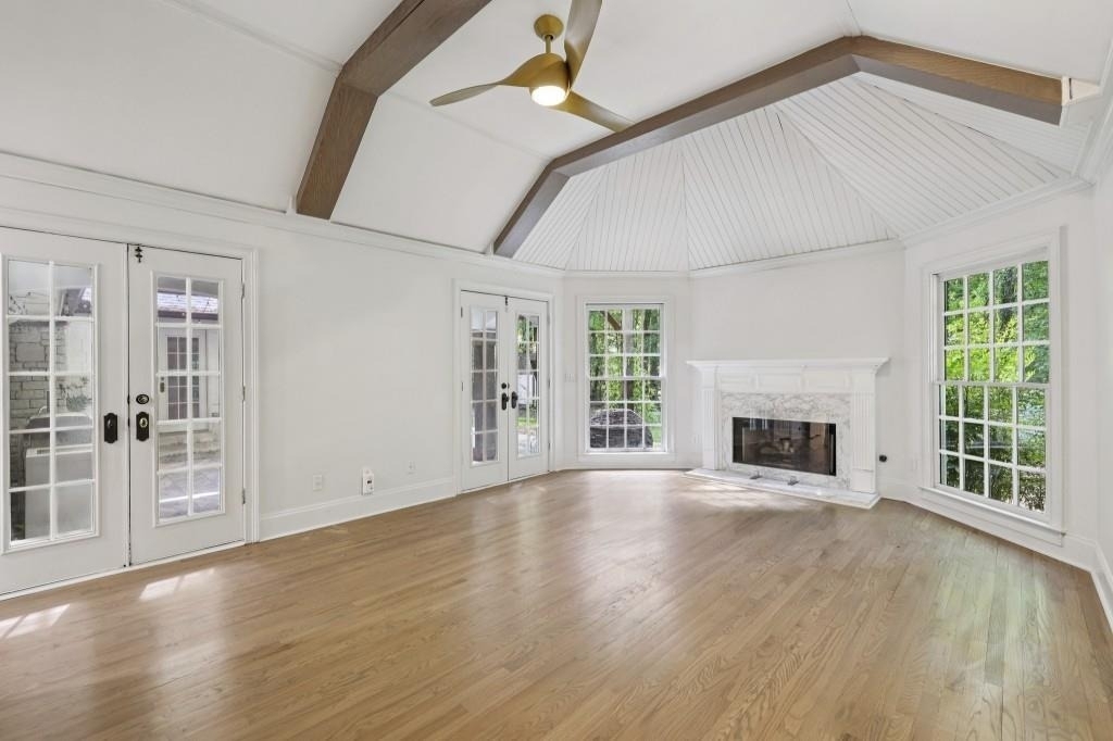 1905 Gainsborough Drive - Photo 3