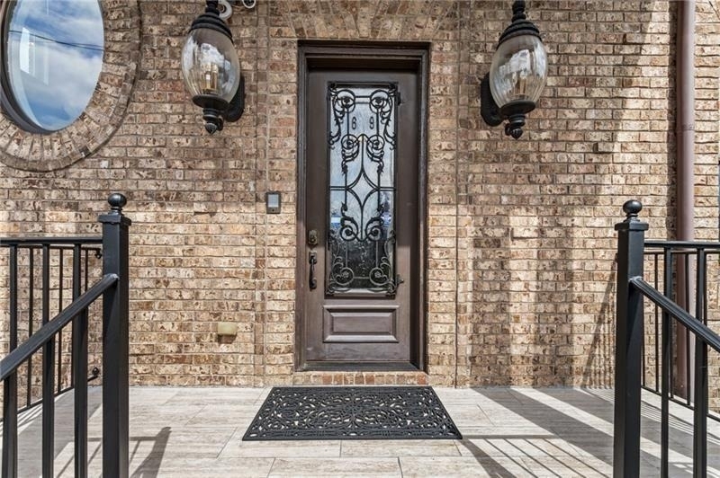 629 Boulevard Ne - Photo 1
