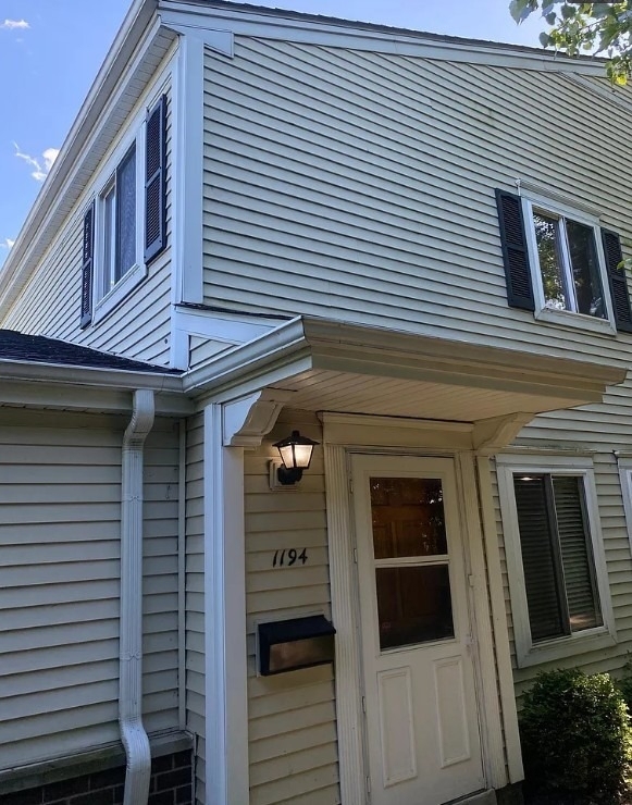 1194 Cove Drive - Photo 0