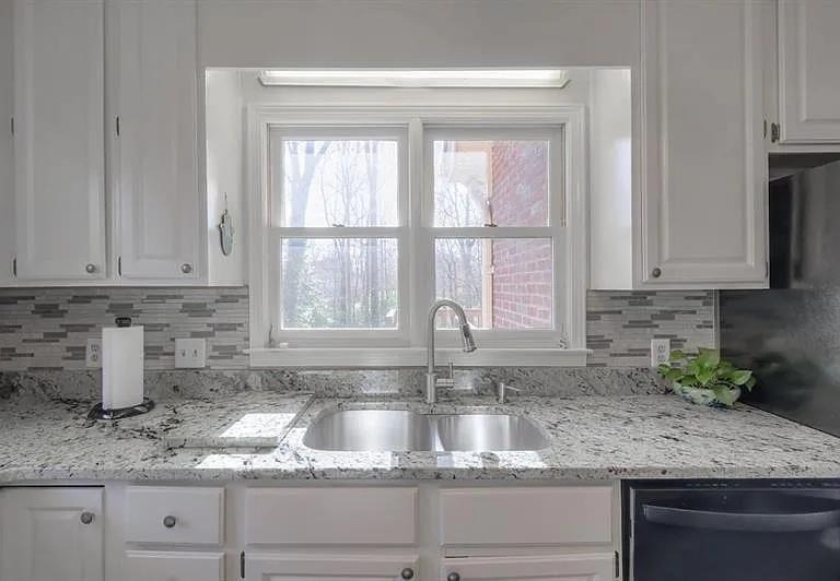 555 Greenland Road - Photo 8