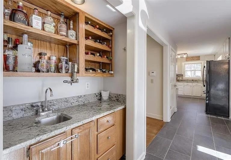 555 Greenland Road - Photo 10