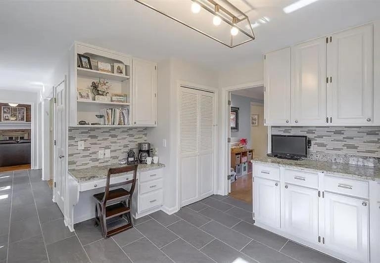 555 Greenland Road - Photo 7