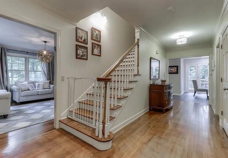 555 Greenland Road - Photo 2