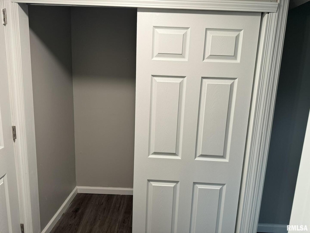 209 E 10th Street - Photo 11
