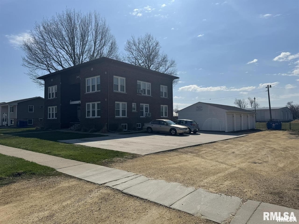209 E 10th Street - Photo 10